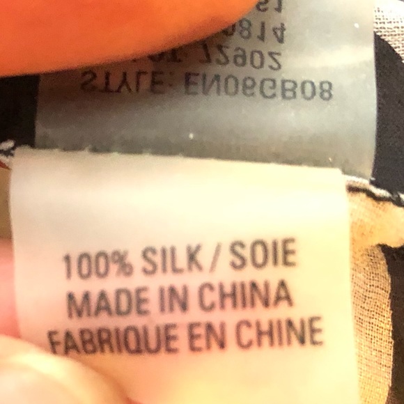 Beautiful silk Elie Tahari blouse - Picture 9 of 10